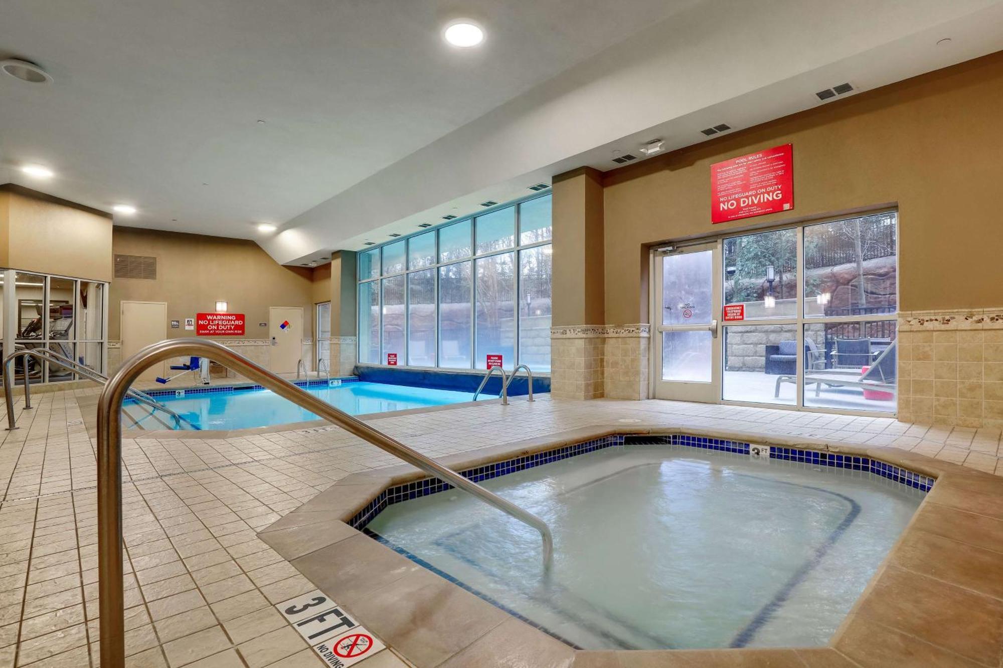 Drury Inn & Suites Charlotte Northlake מראה חיצוני תמונה