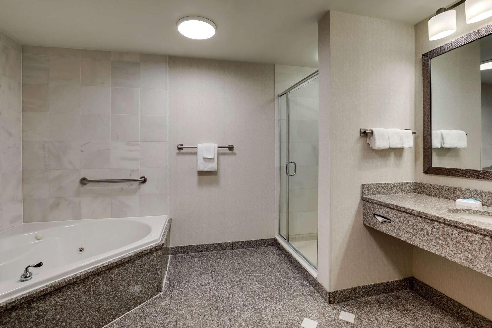 Drury Inn & Suites Charlotte Northlake מראה חיצוני תמונה